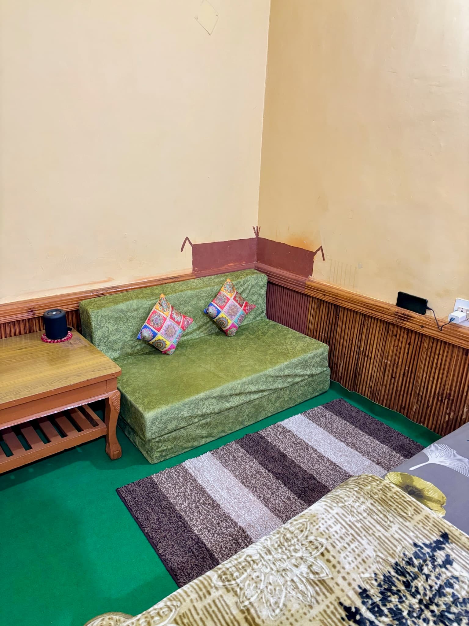 Lawn View Room thumbnail 3