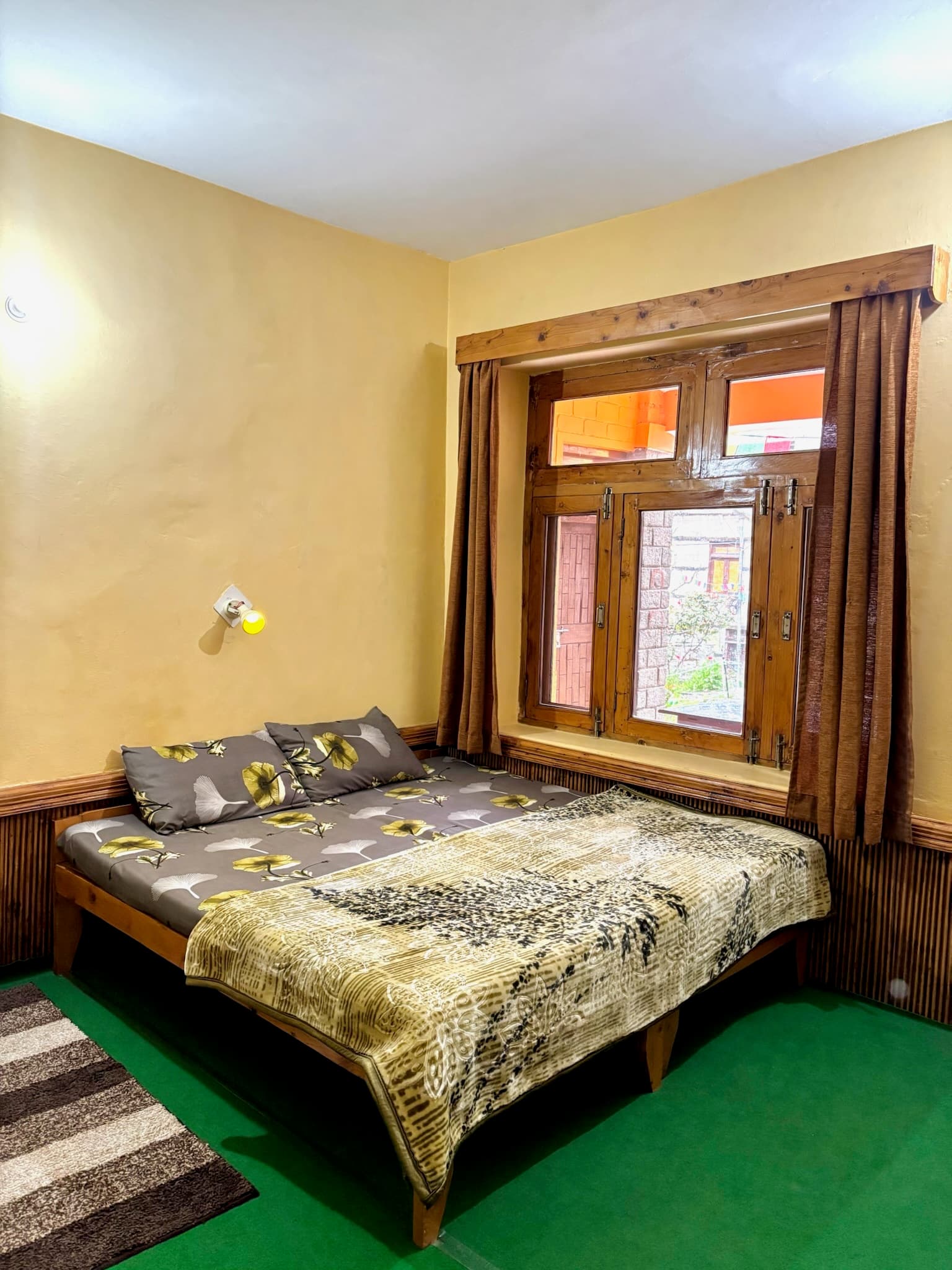 Lawn View Room