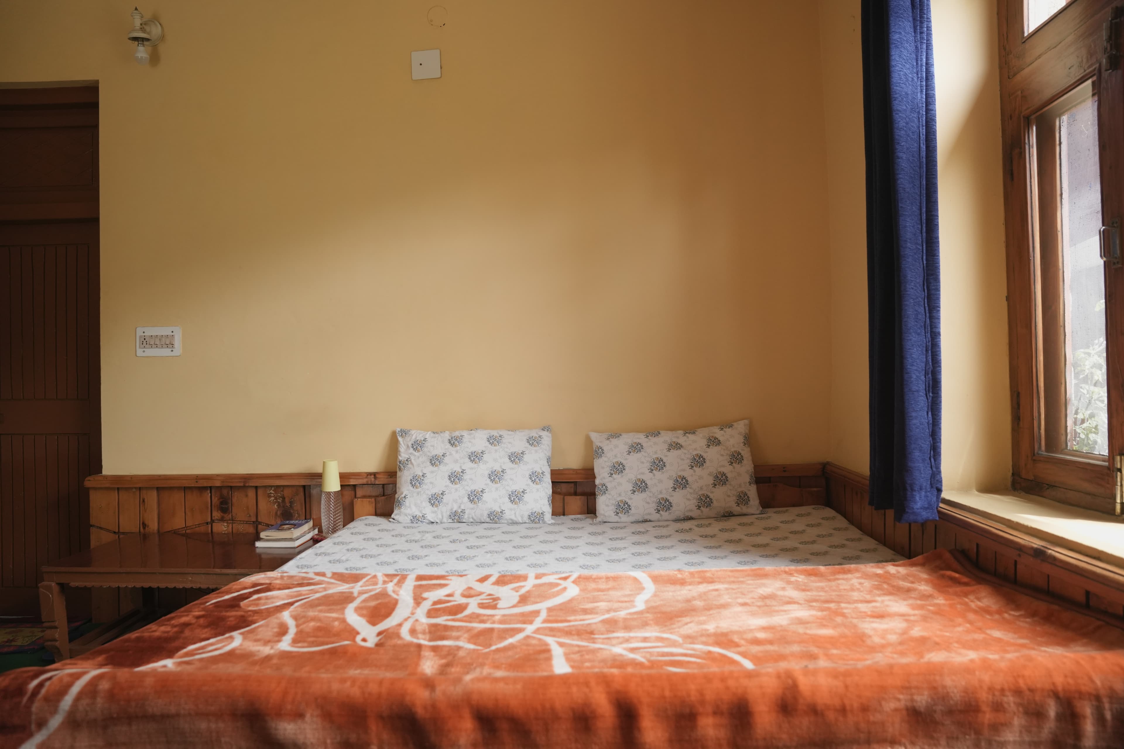 Valley View Room thumbnail 2